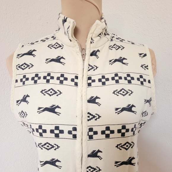 True Grit Cream and Black Southwest Print Vest - Picture 3 of 5